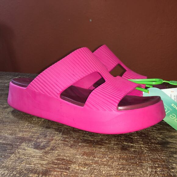 NEW Crocs Getaway Groove Platform H Strap Sandal Womens 10 Dragonfruit Pink Shoe - Picture 2 of 8
